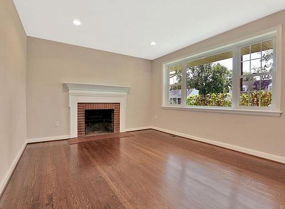 4th image of 4704 W Franklin St