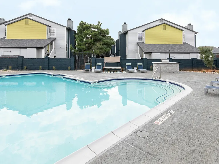 Maxwell Apartments — Photo 15
