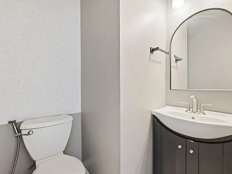 13002 Harrison Dr — Photo 6