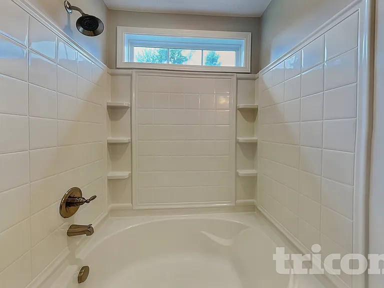 549 Medallion Cir — Photo 8