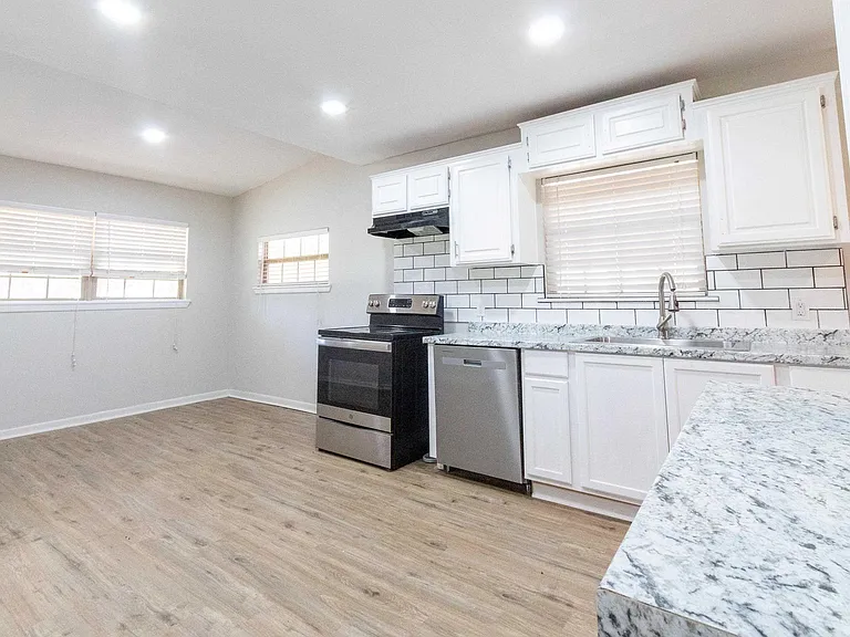 1608 Norman St — Photo 9