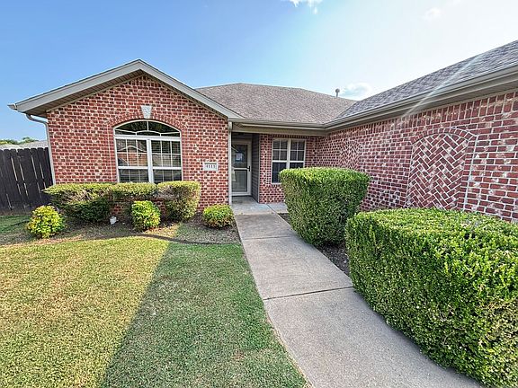 3rd image of 4111 W Mahogany Dr