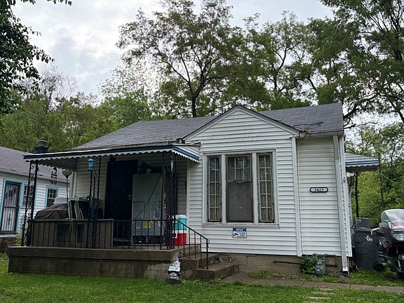 3rd image of 3425 Kinnear Ave