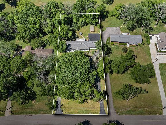 2nd image of 2704 Windemere Dr