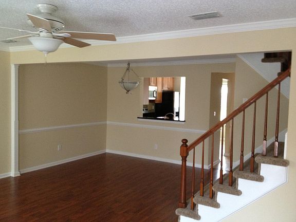 3rd image of 832 Sommerville Cres
