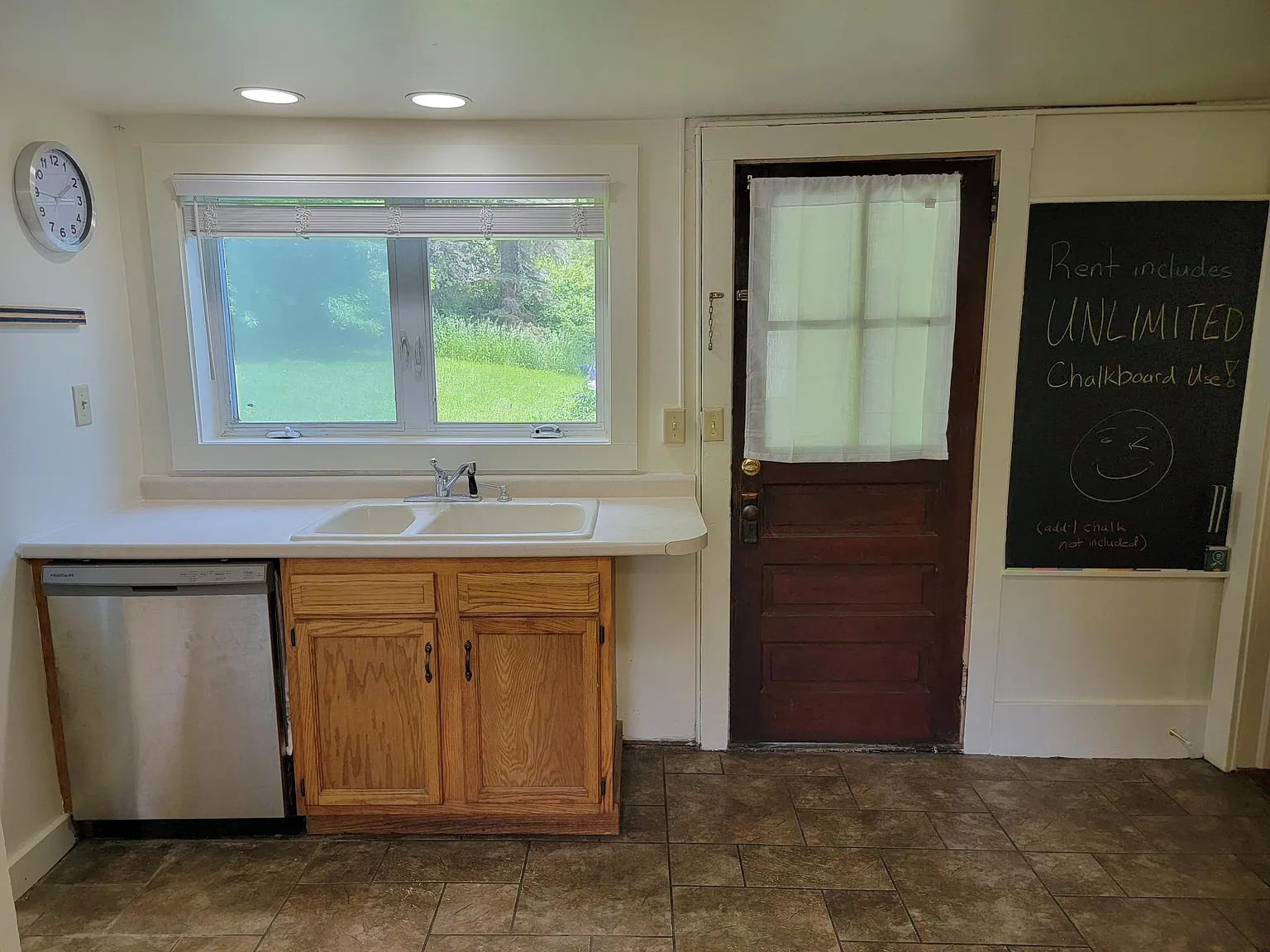 3 bed, 1300 sqft, $2,250 — Photo 4