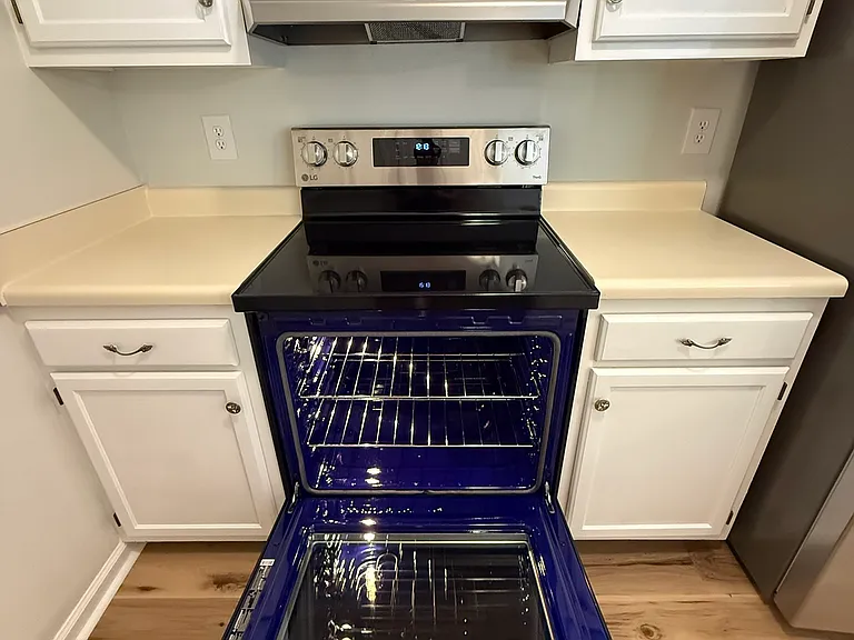 Brand new oven