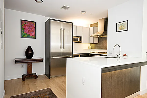 Sold by Manhattan Custom Real Estate Services | media 32