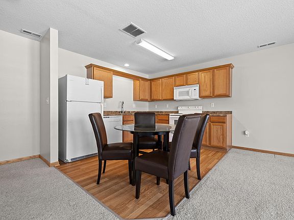 4th image of 327 NE Olivewood