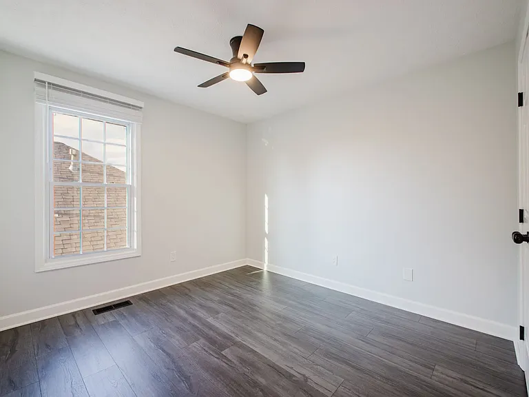 3413 Rainview Cir — Photo 38