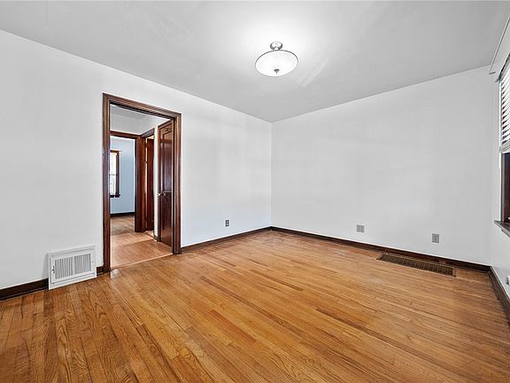 3rd image of 115 Frankfort Ave