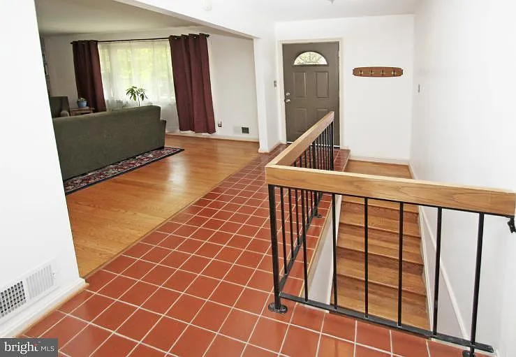 2107 Westview Ter — Photo 12