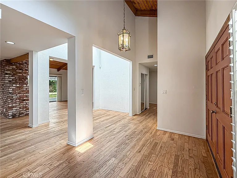 9201 Paso Robles Ave — Photo 9