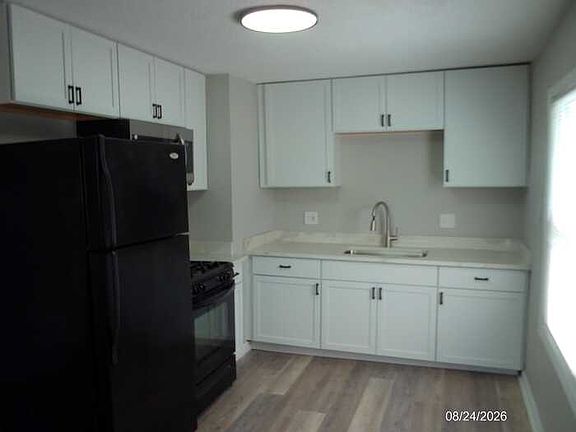 4th image of 23705 Hill Ave