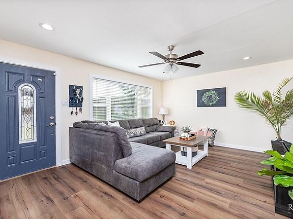 4th image of 2614 Rio Grande St