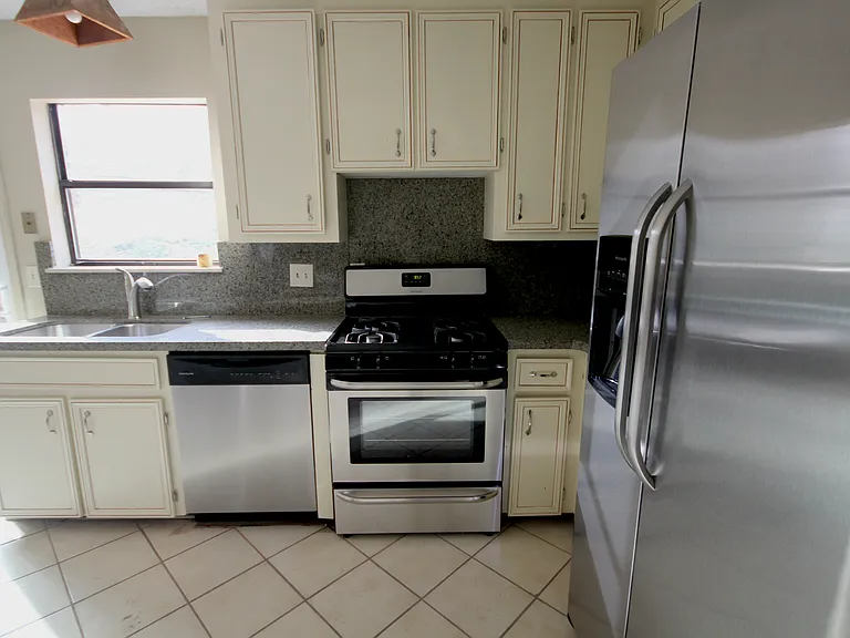 747 Bayliss Dr — Photo 12
