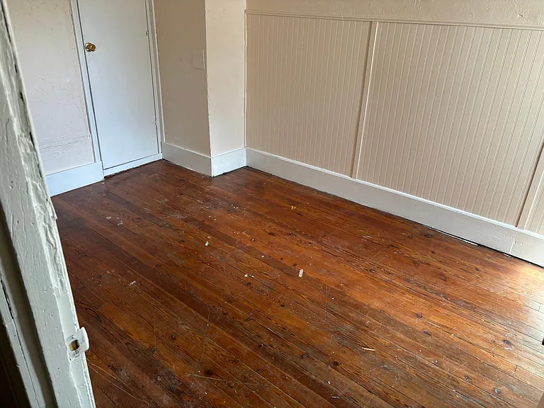 718 W Locust St — Photo 6
