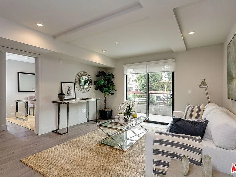 1306 N Orange Dr — Photo 16