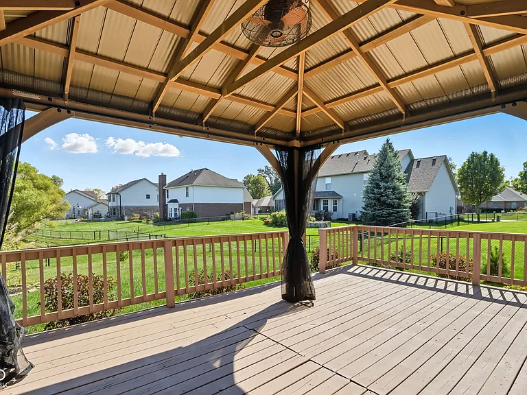 7975 Meadow Bend Cir — Photo 70