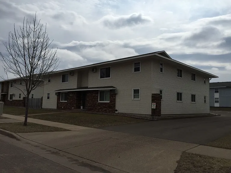 1021 Imperial Cir — Photo 1