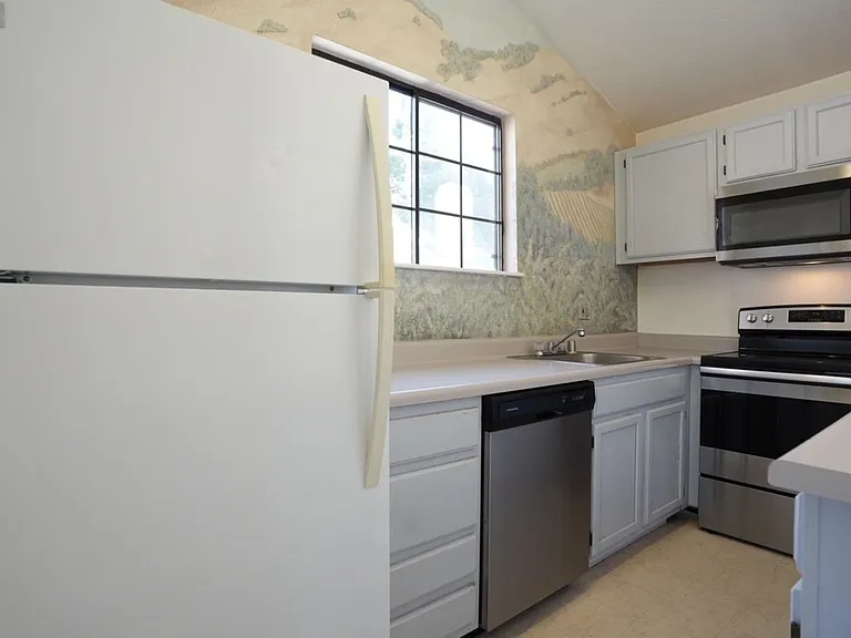 31 Golden Gate Cir — Photo 9