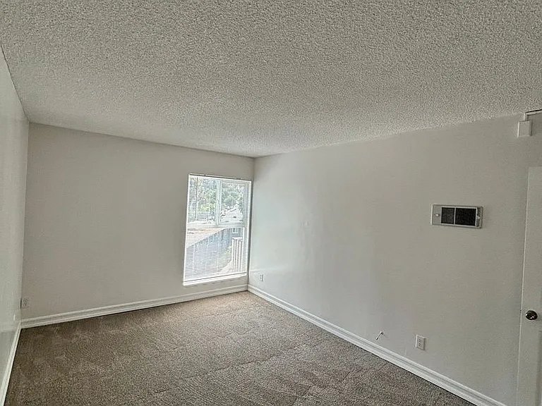 University Terrace Apartments — Photo 22