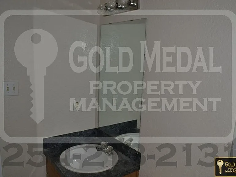 1106 Leslie Cir — Photo 11