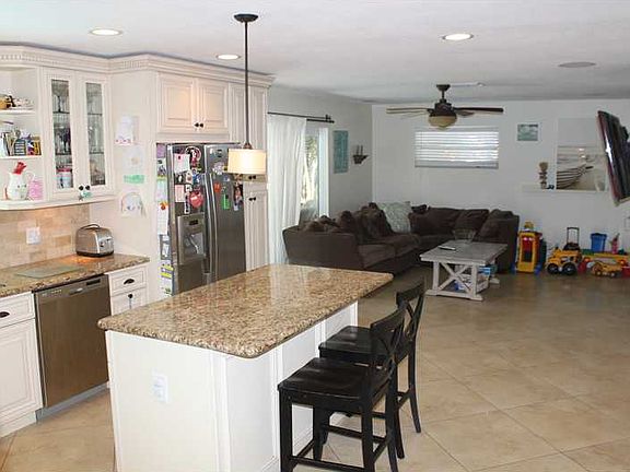 5th image of 6811 SW 42nd Ct