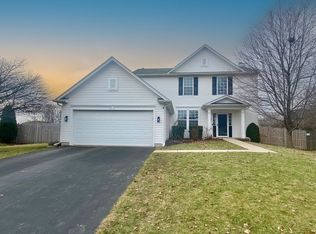 8 Lilac Ct, Bolingbrook, IL 60490