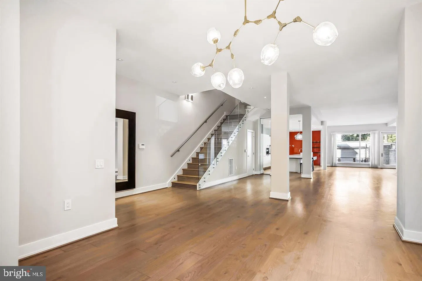 7 bed, 4.5 bath, 5108 sqft, $14,850 — Photo 3