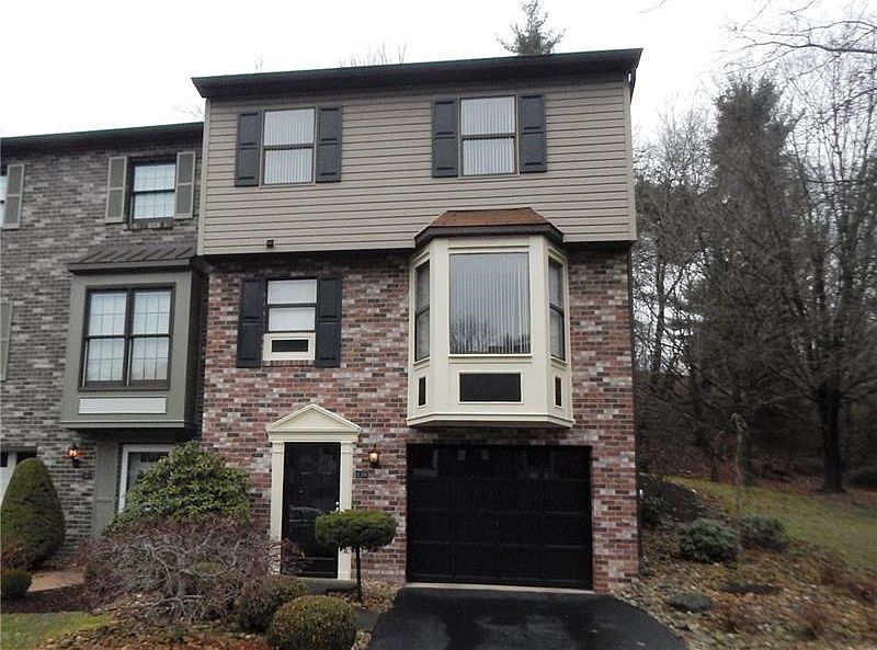 END UNIT CONDO WITH ONE CAR INTEGRAL GARAGE.  COMMON PARKING AREA IS BESIDE THE UNIT.
