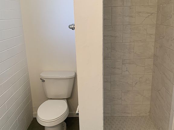 3rd image of 256 W Kelso St Unit 4