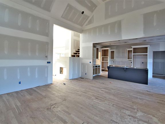 5th image of 423 Huntington Dr #111