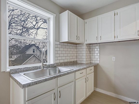 5th image of 4413 Sprague St