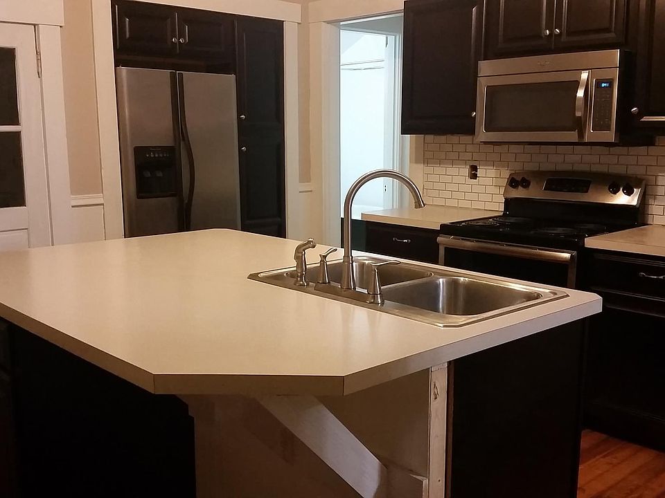 1st image of 642 Oak St