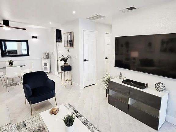 4th image of 2857 N Los Felices Rd #213-21-3