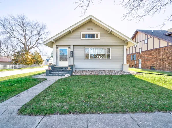 420 N 8th St, Estherville, IA 51334