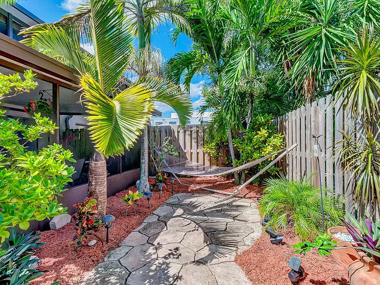 3530 E Gardens East Dr #B — Photo 8