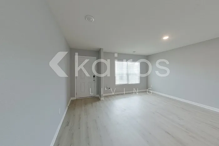 4 bed, 2.5 bath, 2358 sqft, $2,189 — Photo 4