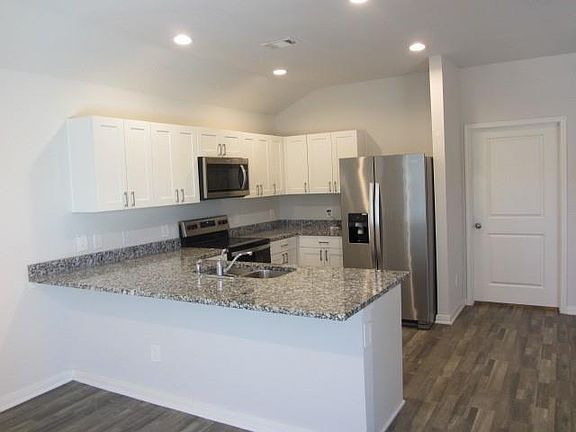 3rd image of 303 Crown Point Dr