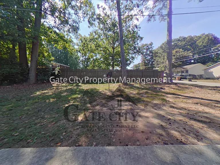 2021 Maywood St #A — Photo 7
