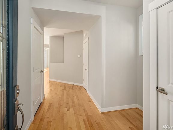 4th image of 1575 14th Pl NE