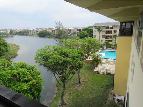3rd image of 8775 Park Blvd APT 505