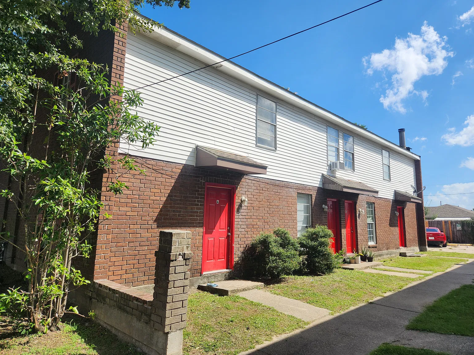 2 bed, 1.5 bath, 1100 sqft, $1,100 — Photo 2