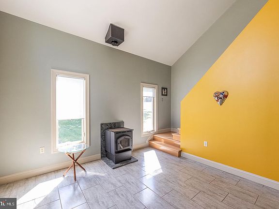 4th image of 2416 Evergreen Ln