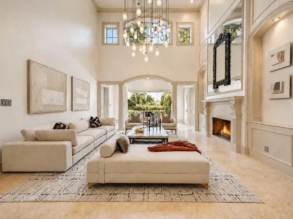 918 Huntington Cv, Houston, TX 77063
