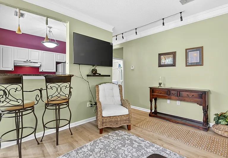 1811 Chatelain Way #1 — Photo 5
