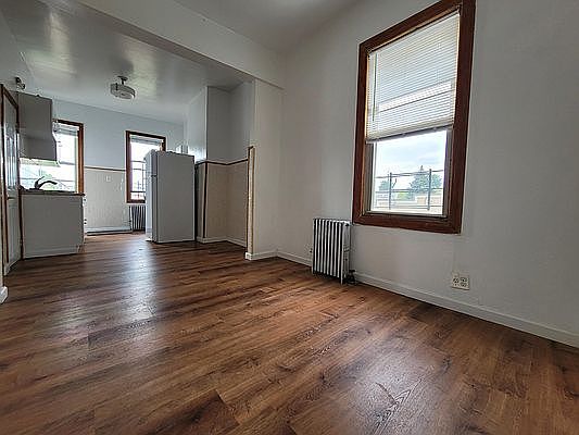 4th image of 23-58 38th St #3R