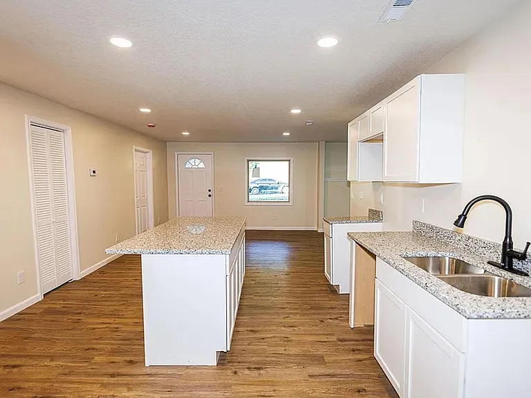 2409 SW Fillmore St — Photo 4