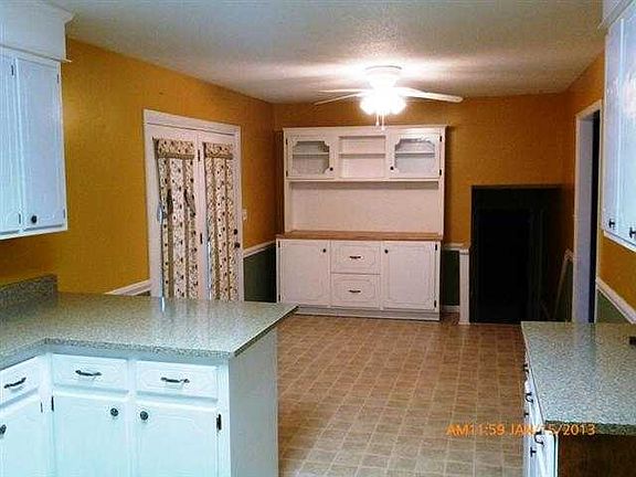3rd image of 19 Sleepy Hollow Ln